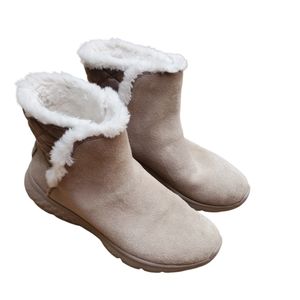 SKECHERS GOGAMAT suede ankle boots